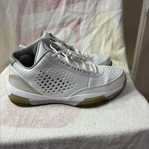 Jordan 2010 Team
White Metallic Silver Mens Sz 11.5